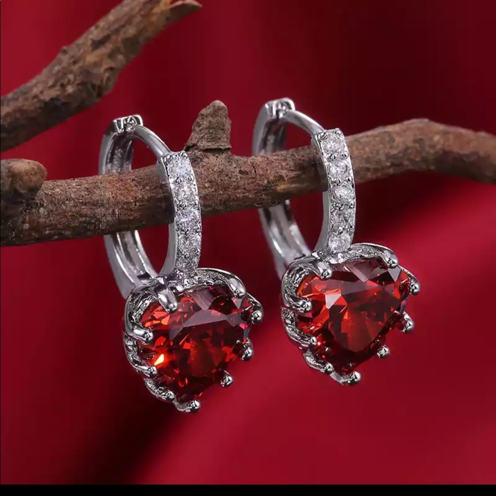 New 925 Silver Women’s Heart Sapphire Earrings - Picture 4 of 4